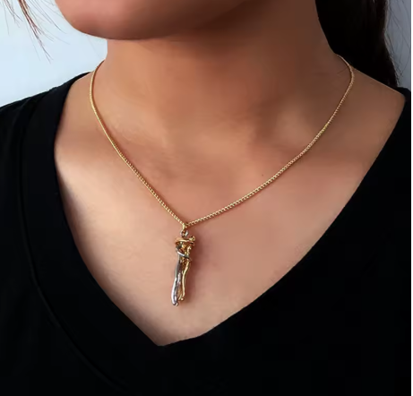 ivera Hug necklace